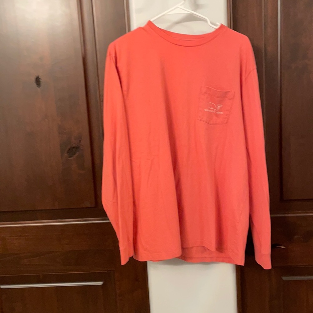 Vineyard vine tee